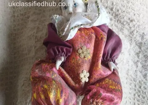 More than 500 porcelain, ceramic and plush clowns for sale from a collector - 2/4