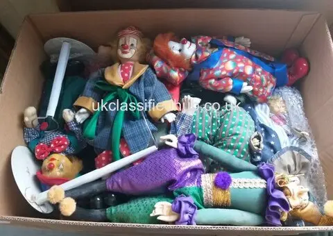 More than 500 porcelain, ceramic and plush clowns for sale from a collector - 3/4