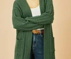 Kuscheliger Damen-Zopfstrickcardigan mit Taschen
