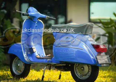 Vespa Sprint 150cc Iconic Italian Style for Modern Riders - 3/4